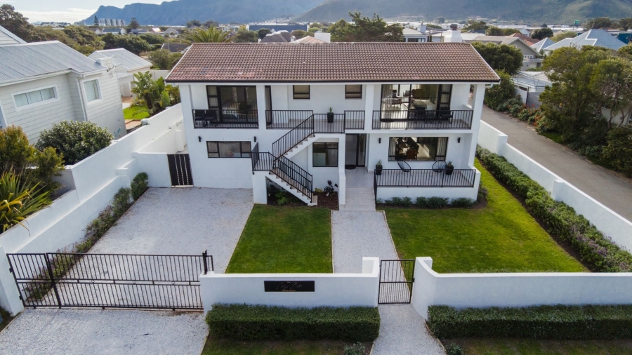 9 Bedroom Property for Sale in Westcliff Western Cape